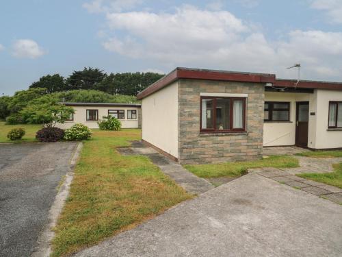 Helston House | Pet and Child Friendly 4-Star Hotel: 1 Trevelyan Awaits