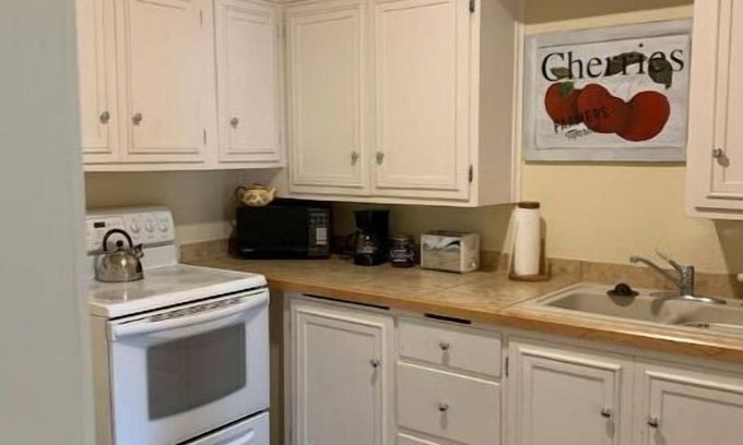 Sturgeon Bay Apartment | Ideal Location: Walk to Dining, Shops, Museums & Beach