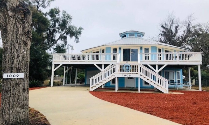 Steinhatchee House | Idyllic Scalloping Fishing Retreat with Game Room & Dock