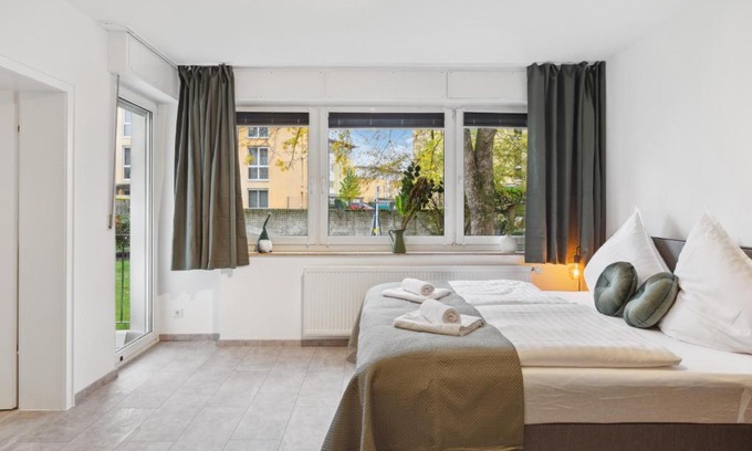 Rheinhausen Apartment | Modern 1-Bed Apartment with Parking Near Messe DUS