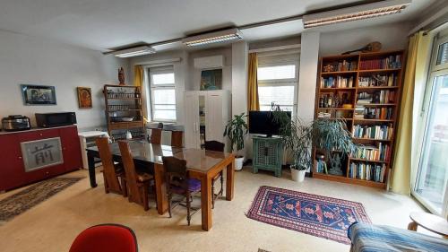 Jakomini Apartment | 1 Zimmer Apartment mit Balkon