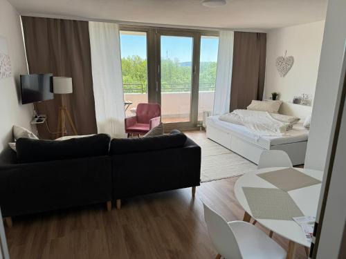 Jakobshof Apartment | Cozy Apartment with Balcony & Kitchen - Rated 9.5/10!