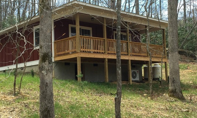 Plumtree Cabin | Secluded Cottage Retreat in Picturesque Rural Setting