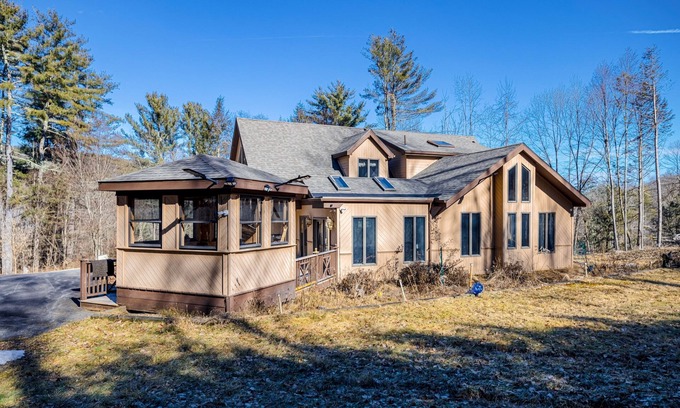 Nicholson House | Relaxing 10-Acre Retreat with Pool Table and BBQ Area
