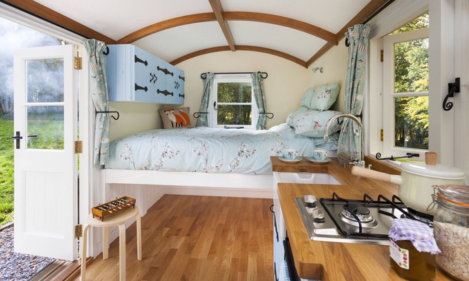 Etchinghill Cabin | Enchanting Woodland Retreat with Pet-Friendly Amenities