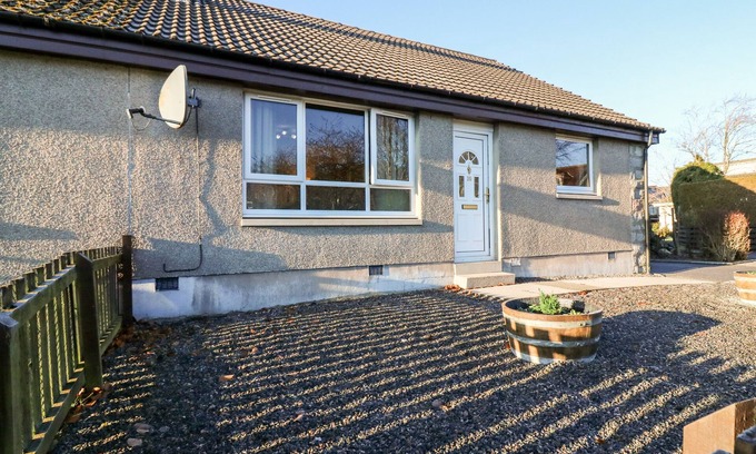 Torphins Cottage | Family-Friendly 10 Annesley Park with Garden in Torphins