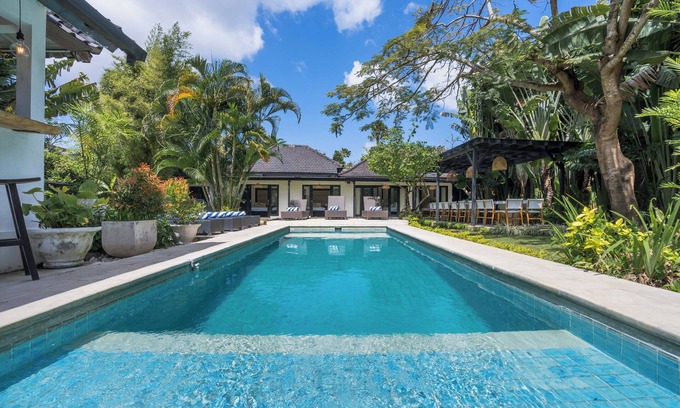 Petitenget Villa | Last Minute Deal: 10 Bdr Villa with Private Pool in Seminyak
