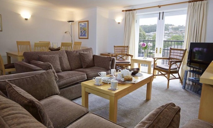 Dartmouth Cottage | 10 DARTMOUTH HOUSE, family friendly in Dartmouth