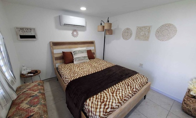 Borinquen Apartment | Beachside Retreat: 10% Off & Pet-Friendly Near Crashboat