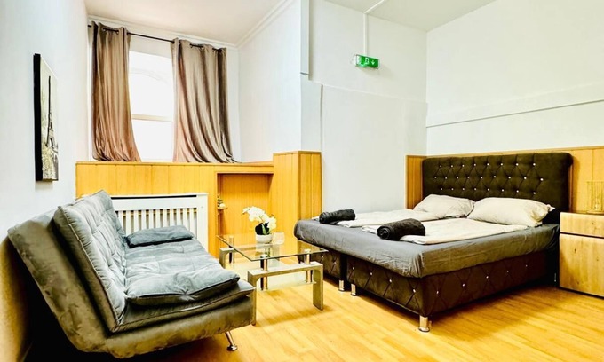 Ottakring Apartment | 10 Economy Rooms-Shared Bath & Kitchen