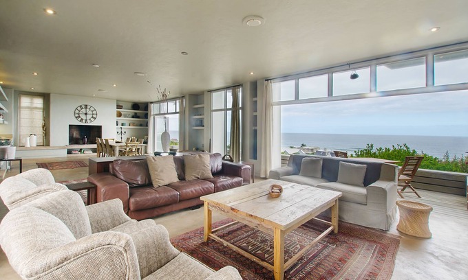 Glentana House | Cozy 10 Elf Beach House with Pool & Breakfast Included