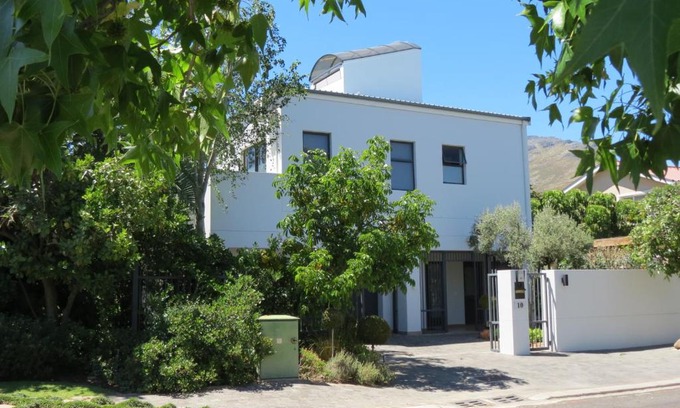 Stellenbosch Apartment | Prime Location at 10 Kommandeurs Ave, Stellenbosch