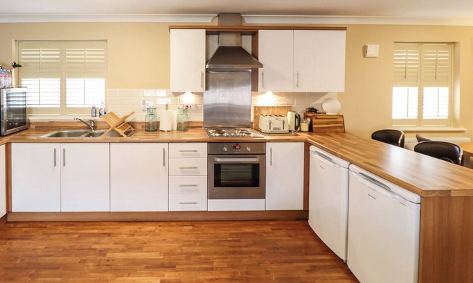 Grimsby House | Pet-Friendly Cottage with Ocean View in New Waltham
