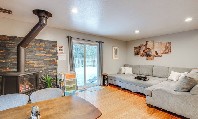 Christmas Valley House | Charming Lake Tahoe Retreat with Yard, Near Ski Resorts