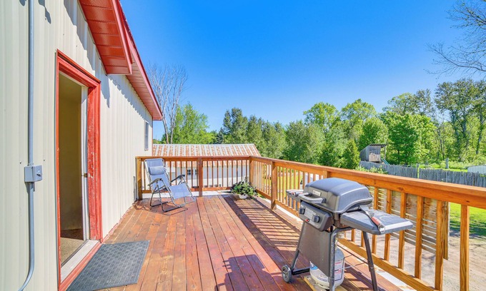 Rumely House | Inviting Eben Junction Townhome: 10 Mi to Lake Superior!