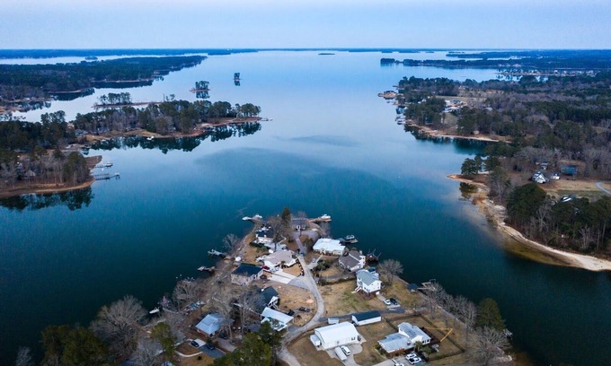Gilbert House | Scenic 10 Mile View on Lake Murray - Family-Friendly Stay
