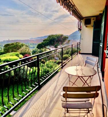Rezza Apartment | Relaxing Double Suite Surrounded by Nature, 10 Min to Beach