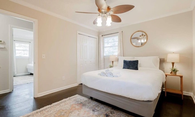 Eau Claire House | Convenient Stay Near Downtown Columbia - The Ronnie Runner