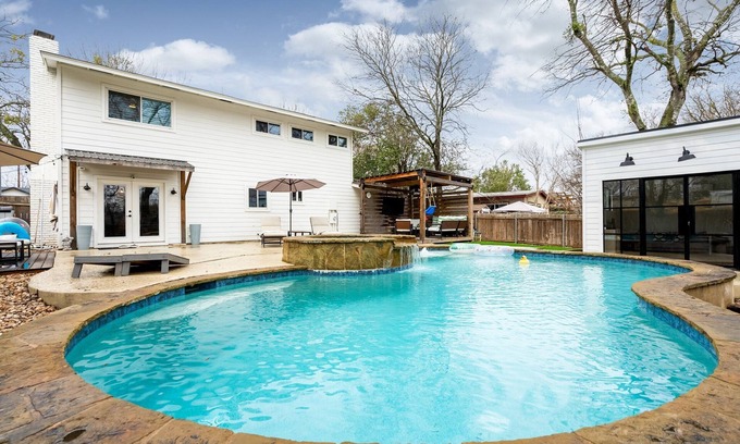 West Congress House | Top-Rated Home with Pool & Outdoor TV, 10 Min to Downtown
