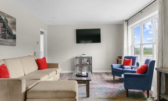Birmingham House | Modern Retreat Near Downtown - Pet Friendly & Stylish Stay