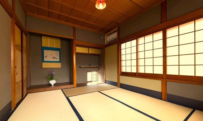 Sannenzaka Ninenzaka House | Relaxing Townhouse Near Gion with Spa and Hot Tub Access