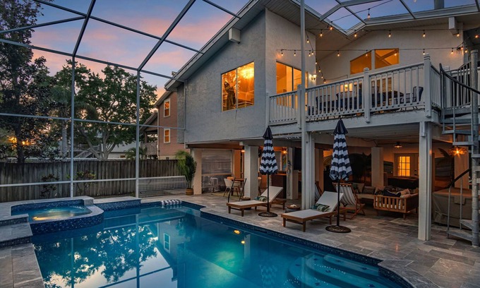 Palm Harbor House | Convenient Getaway: Pool, Hot Tub & Game Room Near Beach!