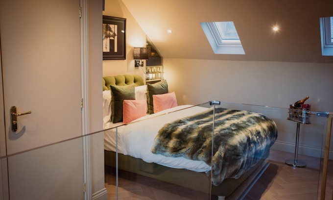 Hackney Apartment | Ideal Stay Near London: King Bed, En-suite & Breakfast