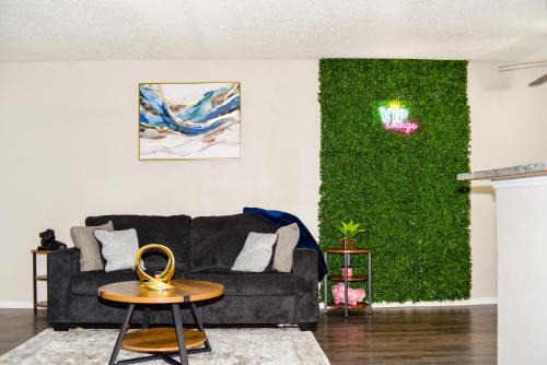 Grand Prairie Apartment | 10 Mins Away Cowboy & Ranger Stadium 1b