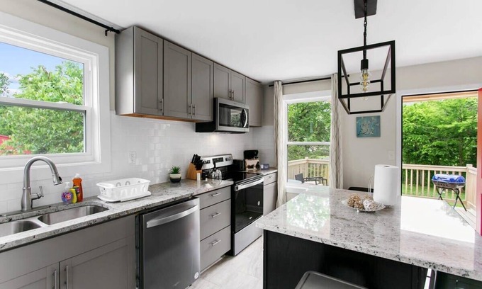 Birmingham House | Conveniently Located Modern Retreat in Magic City