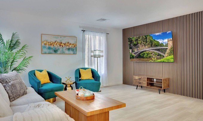 Arden House | Unbeatable Location: 4B/3B Home Minutes from the Strip