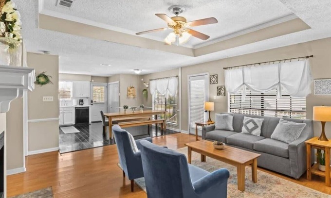 South Baton Rouge House | Convenient Bungalow Just 10 Minutes from Tiger Stadium