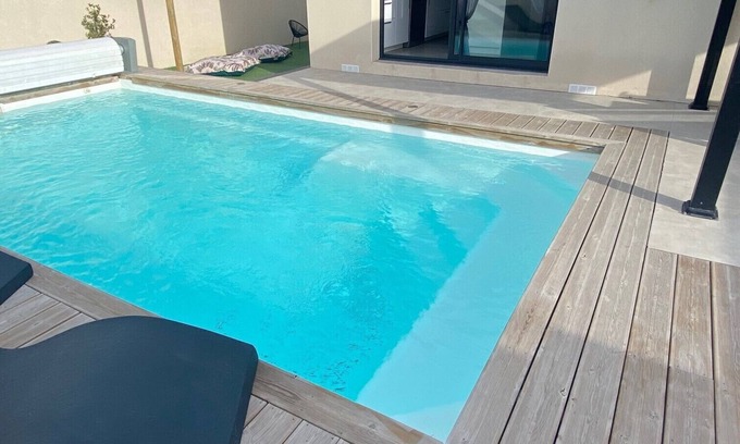Pia House | Beachside Retreat with Private Pool and Ocean Views