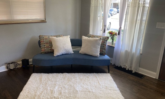 Covedale House | 10 minute from down town , very clean , fresh , an new rental