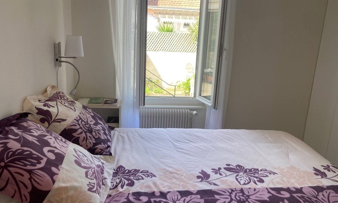 La Rochelle Bed & Breakfast | Convenient Location: Stroll to Center, Parks & Beach