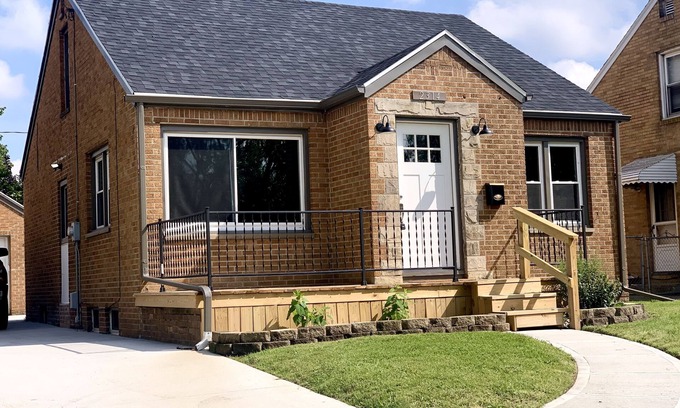 Toledo House | Ideal Getaway: Cozy 2-Bed Retreat with Game Room & Fire Pit
