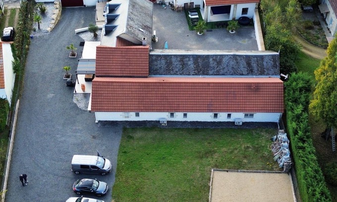 Jaunay-Marigny Bed & Breakfast | Relaxing Guest House with Pool & Spa near FUTUROSCOPE