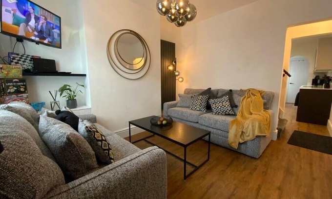 Lincoln House | Convenient Stay Near Lincoln City Centre - Egon's House
