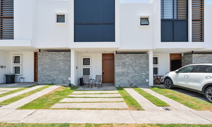 Valle Dorado House | 10 Minutes from the Beach! House ideal for Families Max 8 people.dog friendly.