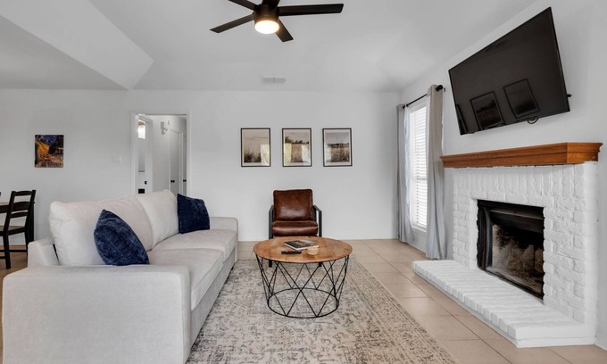 Fort Worth House | Conveniently Located Remodeled Home Near Fort Worth Attractions