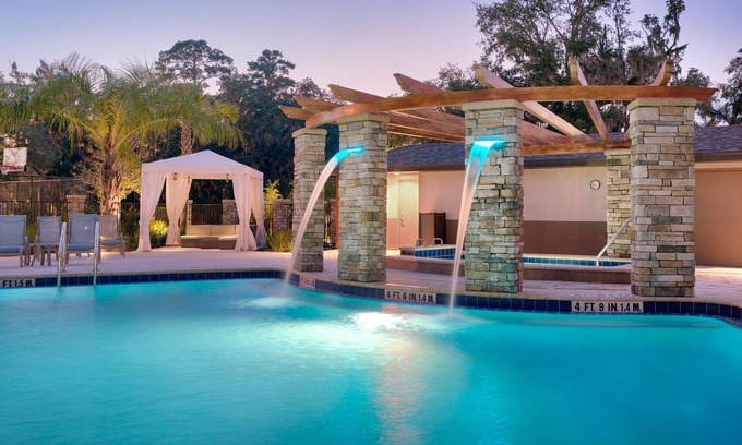 Gainesville Condo | Prime Location near U of Florida with Pool & Free Breakfast