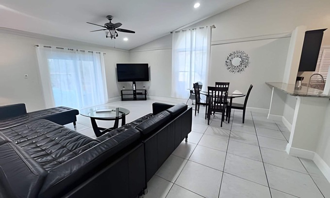 Indian Wells House | 10 Minutes to Disney! Pool Hom, Large Backyard