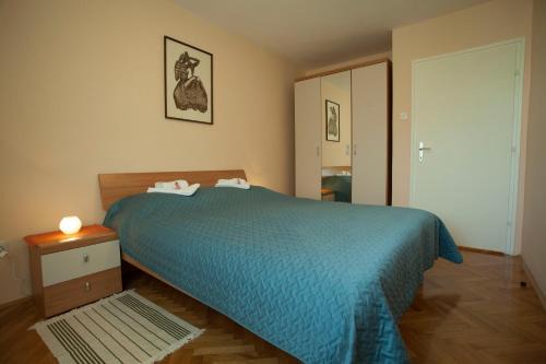 Mukinje Apartment | Ideal Retreat: 10-Minute Walk to Scenic Lakes