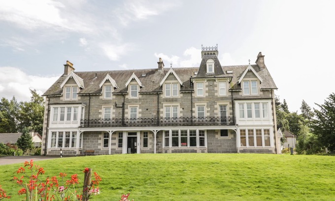 Newtonmore Apartment | 10 Monarch Country Apartments with Garden in Newtonmore