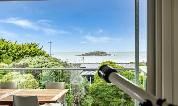 Encounter Bay House | Family-Friendly Retreat at 10 Passatt St Encounter Bay