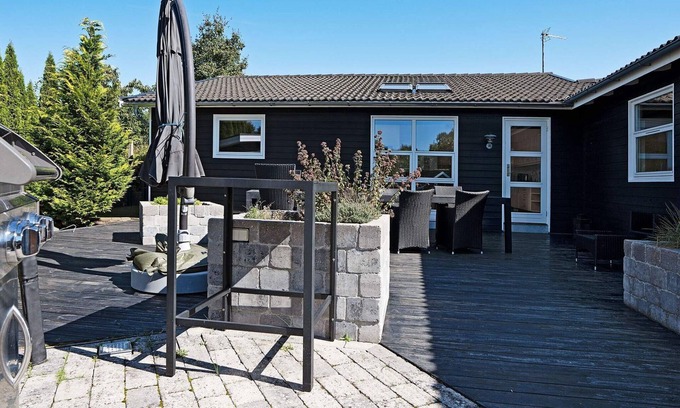 Kulhuse House | Ideal Holiday Home for 10 in Jægerspris with Pool