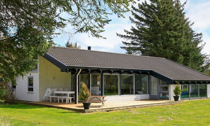 Bindslev House | Spacious 10-Person Holiday Home with Oceanfront Views