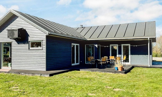 Fjellerup House | Spacious 10-Person Holiday Home with Ocean View in Glesborg