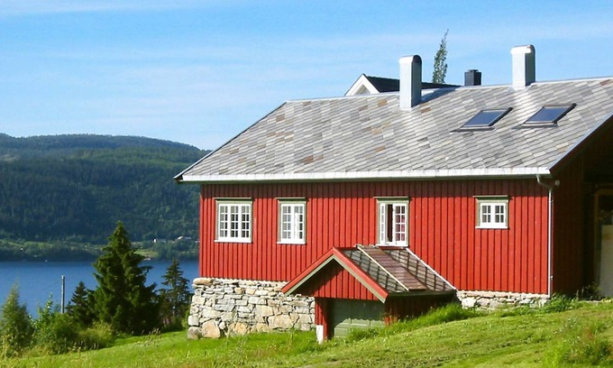 Vlset House | Spacious Holiday Home for 10 in Follafoss with Ocean Views