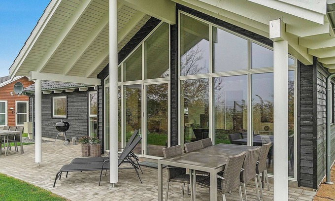 Olpenitz House | Spacious 10-Person Holiday Home in Hasselberg - Pet Friendly