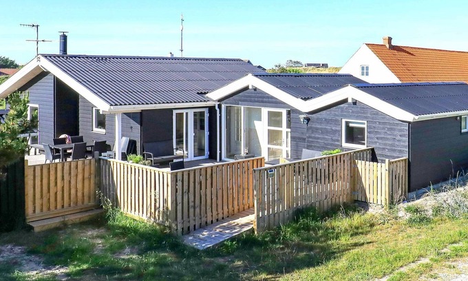 Lild Strand House | Spacious 10-Person Holiday Home with Ocean View in Frøstrup